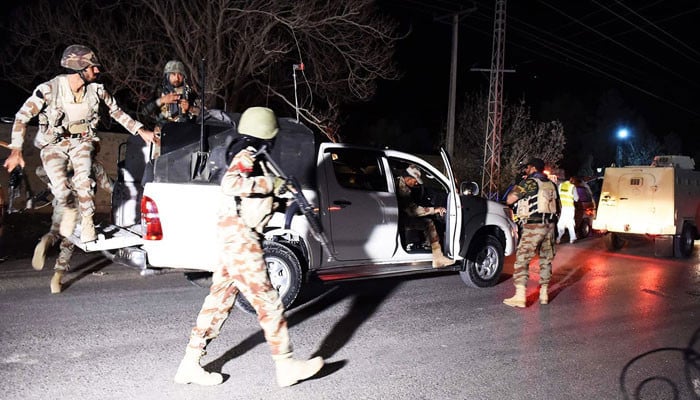 Balochistan CM vows to eliminate terror networks after 9 passengers shot dead