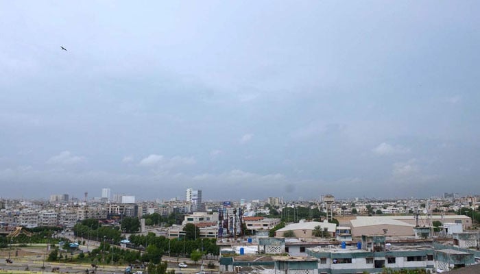 Cloudy skies, drizzle expected in Karachi