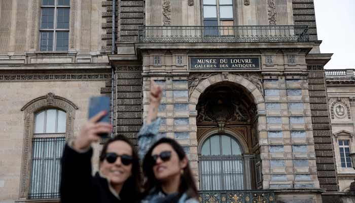 French police may nab Louvre thieves but unlikely to recover loot 8 French police may nab Louvre thieves but unlikely to recover loot