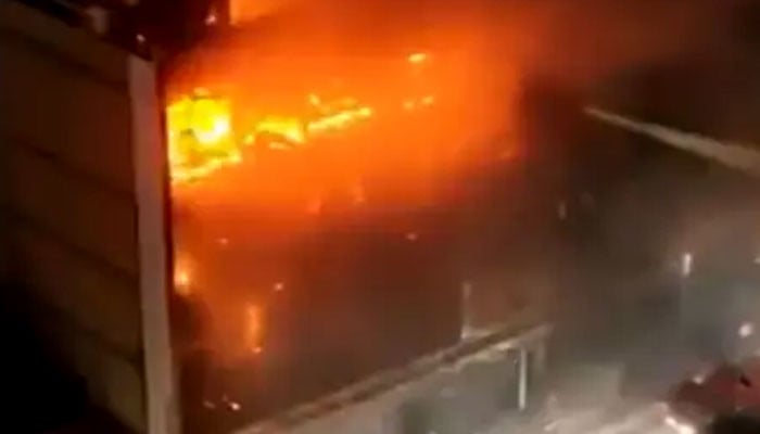Iraq shopping mall fire kills more than 60