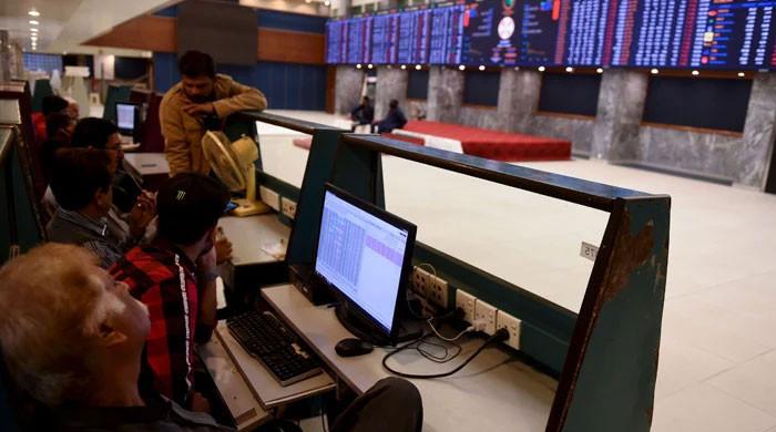 KSE-100 gains 686 points on hopes of policy rate cut