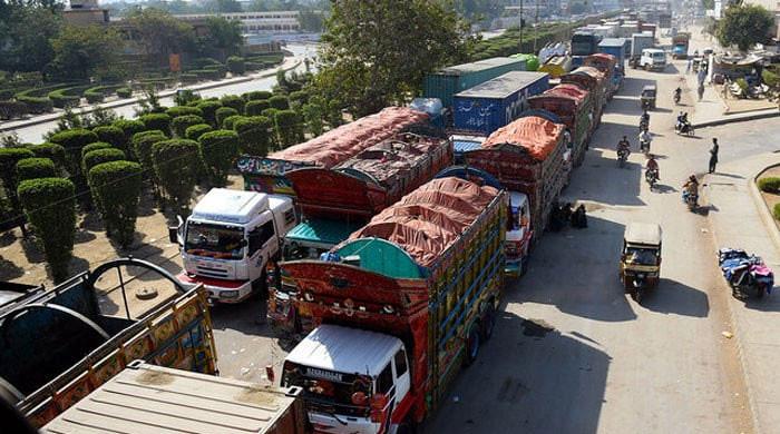 Karachi business leaders demand heavy vehicle regulation