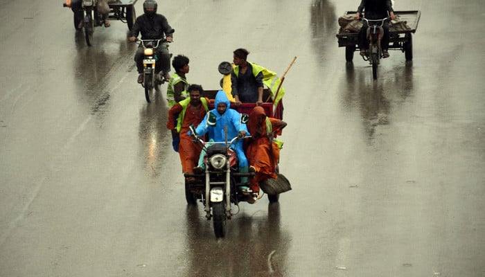 Karachi receives moderate to heavy rains