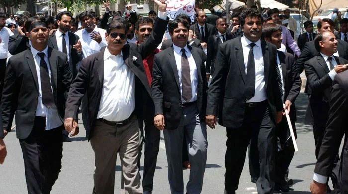 Lawyers announce march towards Islamabad on 10th