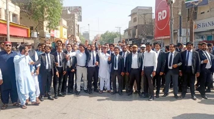 Lawyers call off Sindh sit-ins after canals project scrapped
