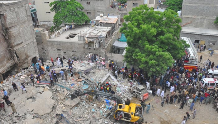 Lyari building collapse: Death toll now at 14, many still trapped