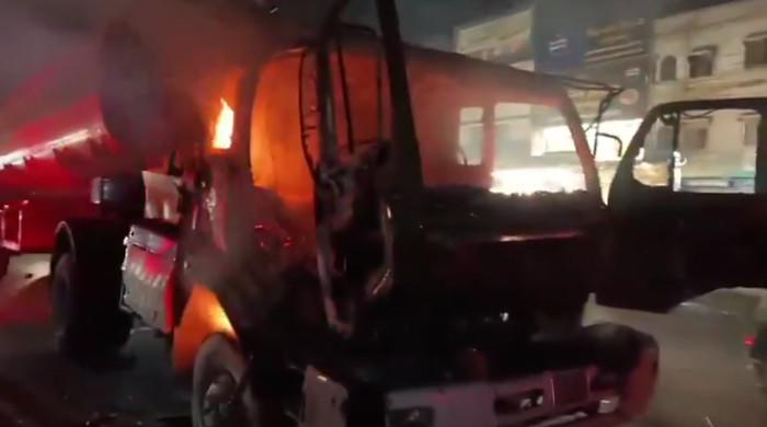 Mob sets fire to several dumpers in Karachi following traffic scare