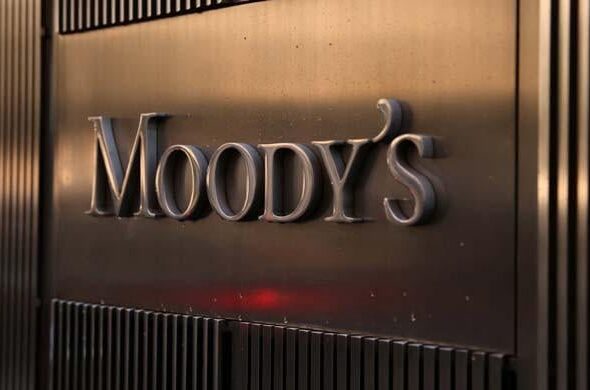 Moody’s lifts Pakistani banks’ outlook on firm sovereign debt support