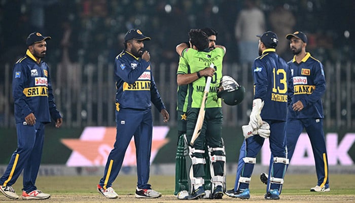 Pakistan down Sri Lanka in second ODI to seal three-match series