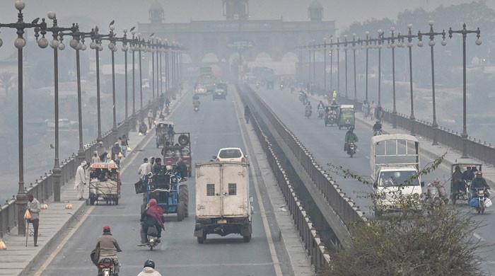 Pakistanis spend winter breathing air pollution 20 times over safe levels