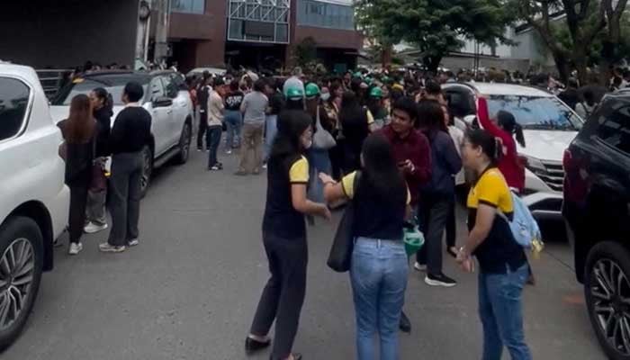 Powerful 7.4-magnitude quake hits southern Philippines, kills six