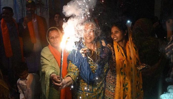 President, PM emphasise unity and interfaith harmony on Diwali 8 President, PM emphasise unity and interfaith harmony on Diwali