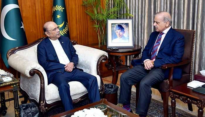 President Zardari takes PM Shehbaz into 'confidence' over AJK political situation 1 President Zardari takes PM Shehbaz into 'confidence' over AJK political situation
