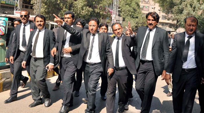 Protesting lawyers threaten to paralyse Sindh-Punjab train service from today 1 Protesting lawyers threaten to paralyse Sindh-Punjab train service from today