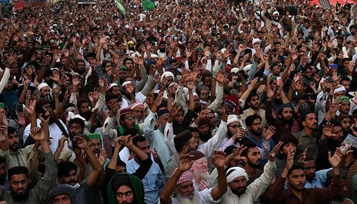 Road closures, mobile data service shutdown hit Islamabad, Pindi in wake of TLP's protest