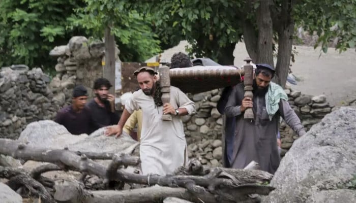 Search for survivors after Afghan earthquake kills 800