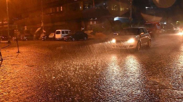 Thundershowers cool down Karachi, leave much of city in dark