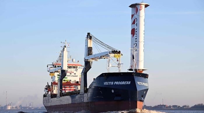 Wind-propelled shipping mast begins maiden voyage from England to Canada 1 Wind-propelled shipping mast begins maiden voyage from England to Canada